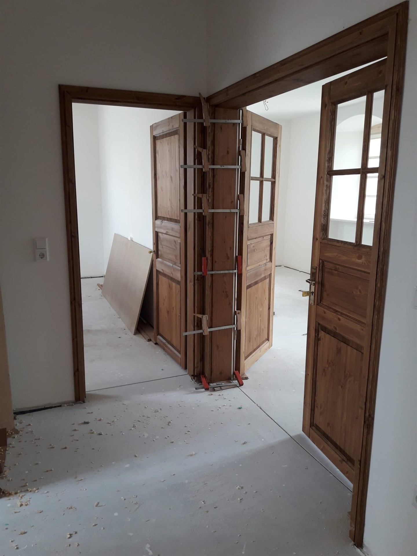 Massiver Holztisch